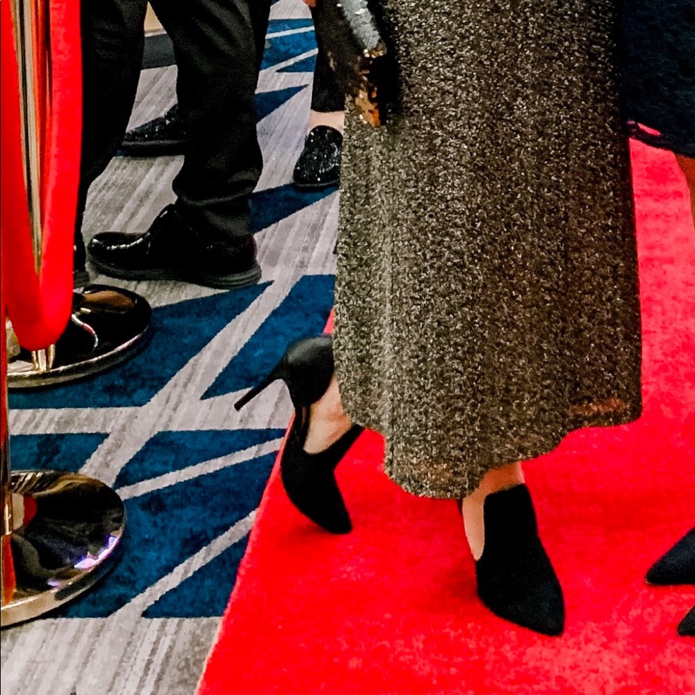 Fantastic, architectural black pumps.